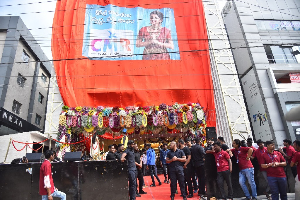 Sreeleela Launched CMR Family Mall in Kukatpally